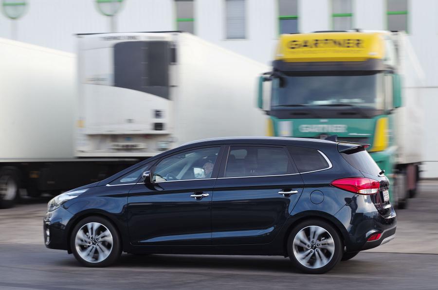 Kia Carens EcoDynamics 2016 года  (WW) (фото 22 из 27)
